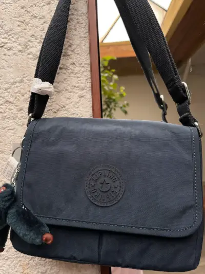 Bolso bandolera azul marino Kipling con llavero - miniatura 1