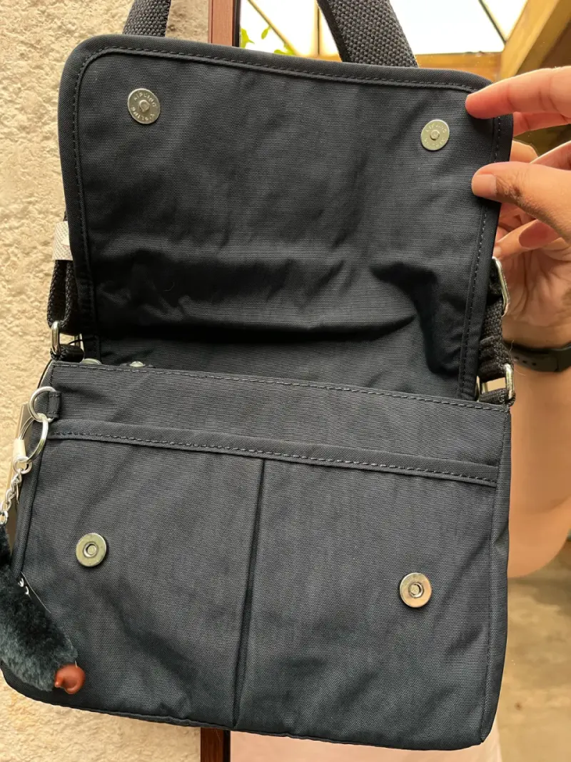 Bolso bandolera azul marino Kipling con llavero - 2