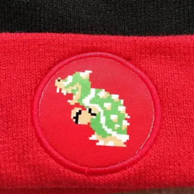 Gorro de lana Nintendo Bowser negro y rojo - miniatura 3