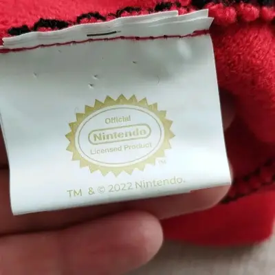 Gorro de lana Nintendo Bowser negro y rojo - miniatura 4