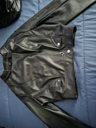 Chaqueta de cuero sintético negra para mujer - miniatura 2