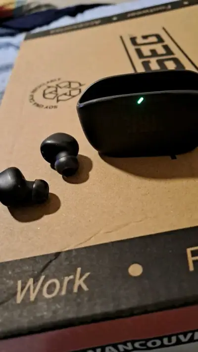 Audífonos inalámbricos JBL con estuche de carga - miniatura 2