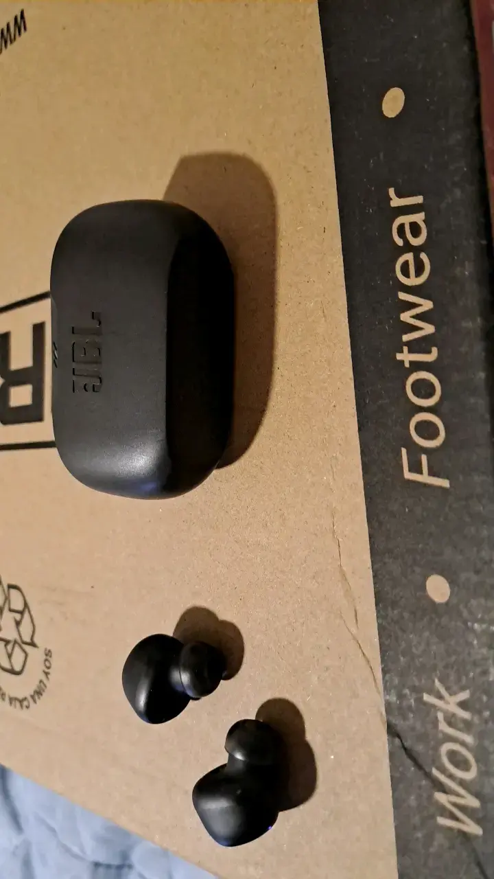 Audífonos inalámbricos JBL con estuche de carga - 3