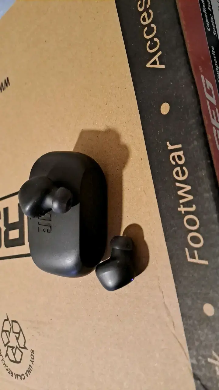 Audífonos inalámbricos JBL con estuche de carga - 4