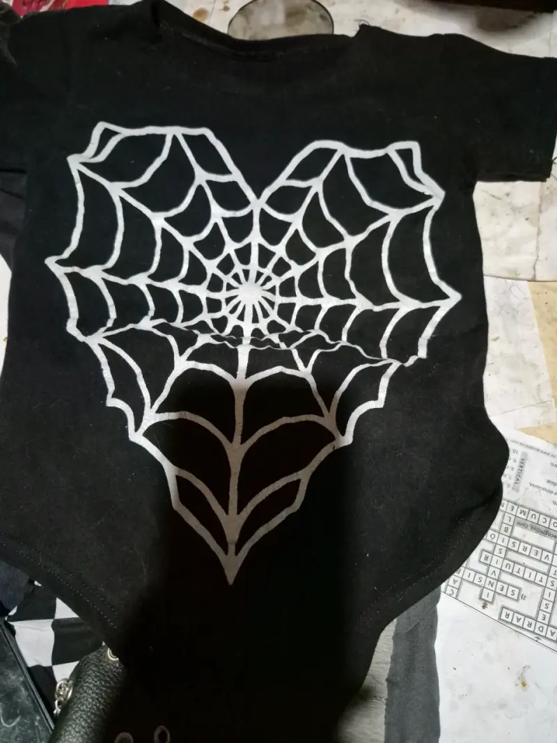 Body de bebé negro con diseño de telaraña - 1