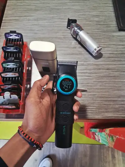 Cortadora de Pelo Profesional VGR con Accesorios - miniatura 1