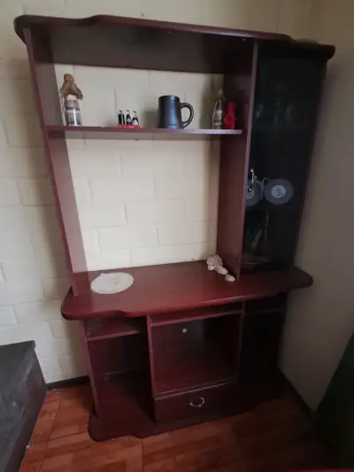 Mueble de madera para sala con estantes - miniatura 1