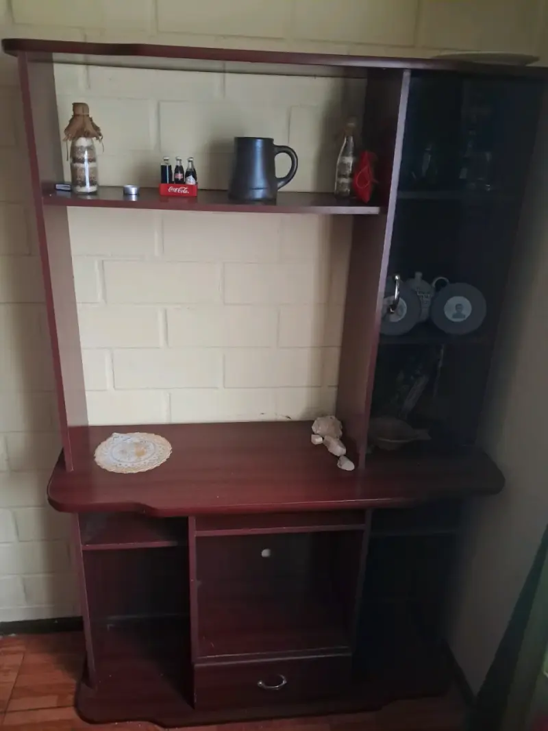 Mueble de madera para sala con estantes - 2