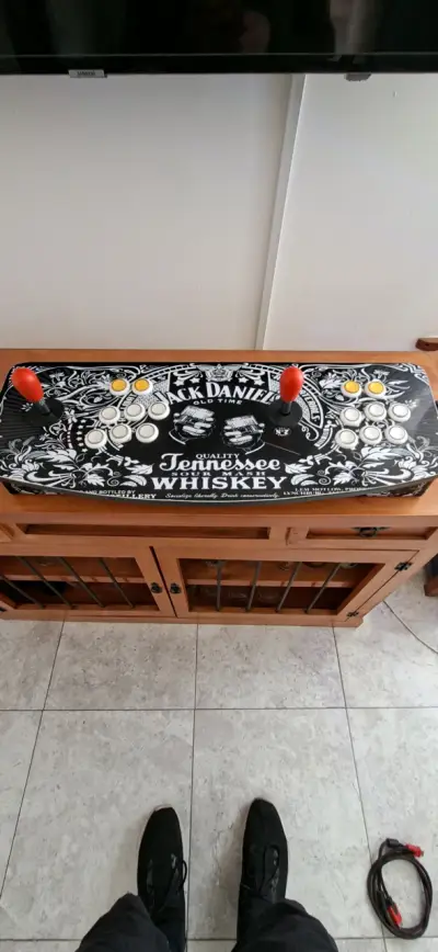 Máquina arcade temática Jack Daniel's con controles dobles - miniatura 1