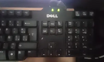 Teclado Dell con teclado numérico en buen estado - miniatura 1