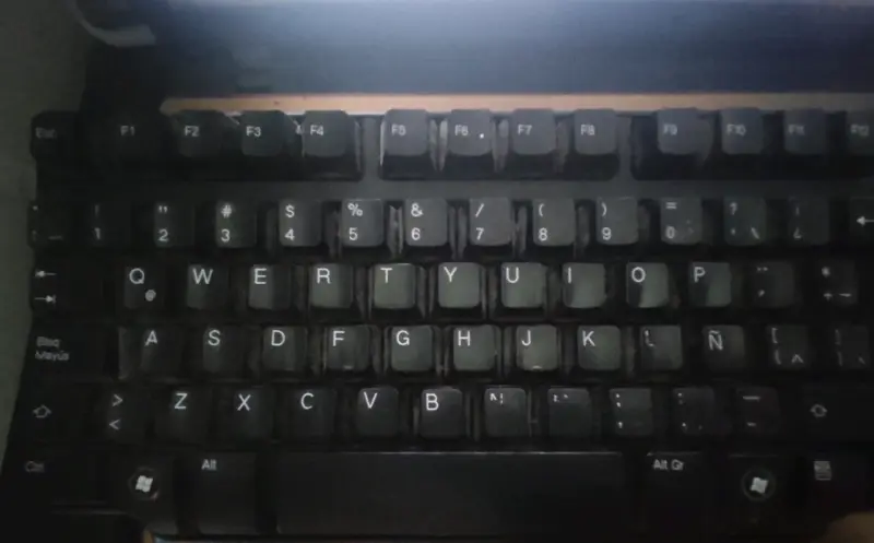 Teclado Dell con teclado numérico en buen estado - 2