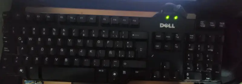 Teclado Dell con teclado numérico en buen estado - 3