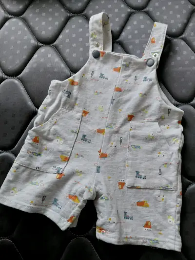 Enterito de bebé con estampado de vehículos - miniatura 1