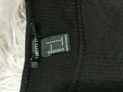 Vestido negro Forever 21 ajustado - miniatura 2
