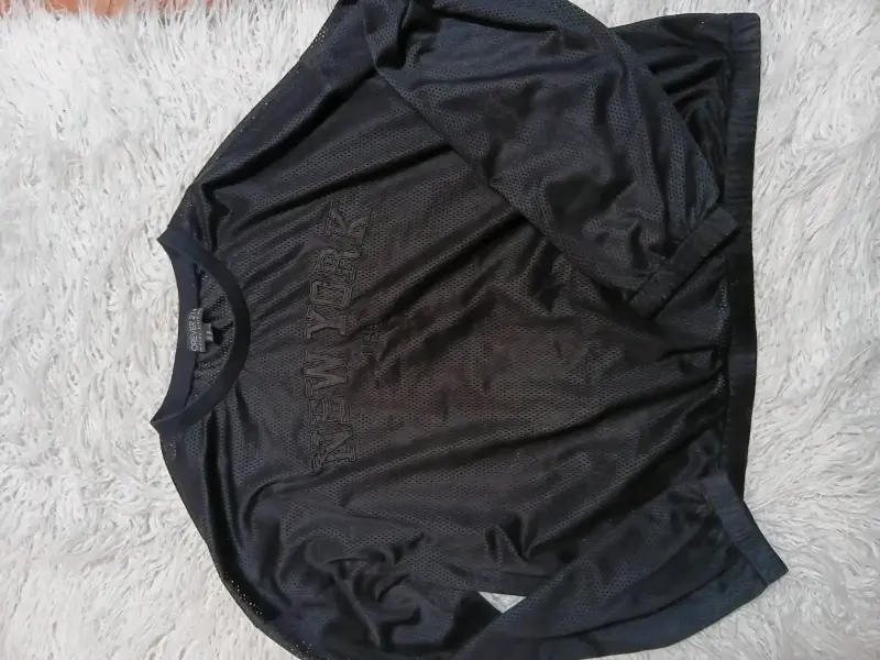 Polera deportiva negra Forever 21 con estampado - 1