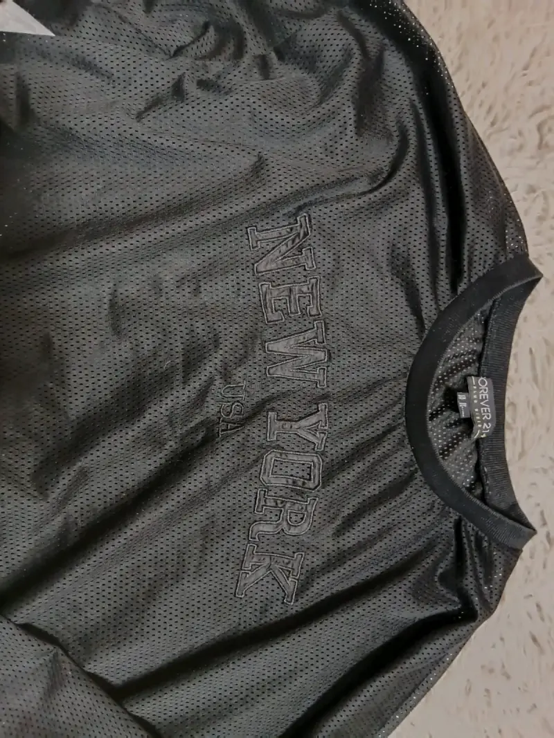 Polera deportiva negra Forever 21 con estampado - 2