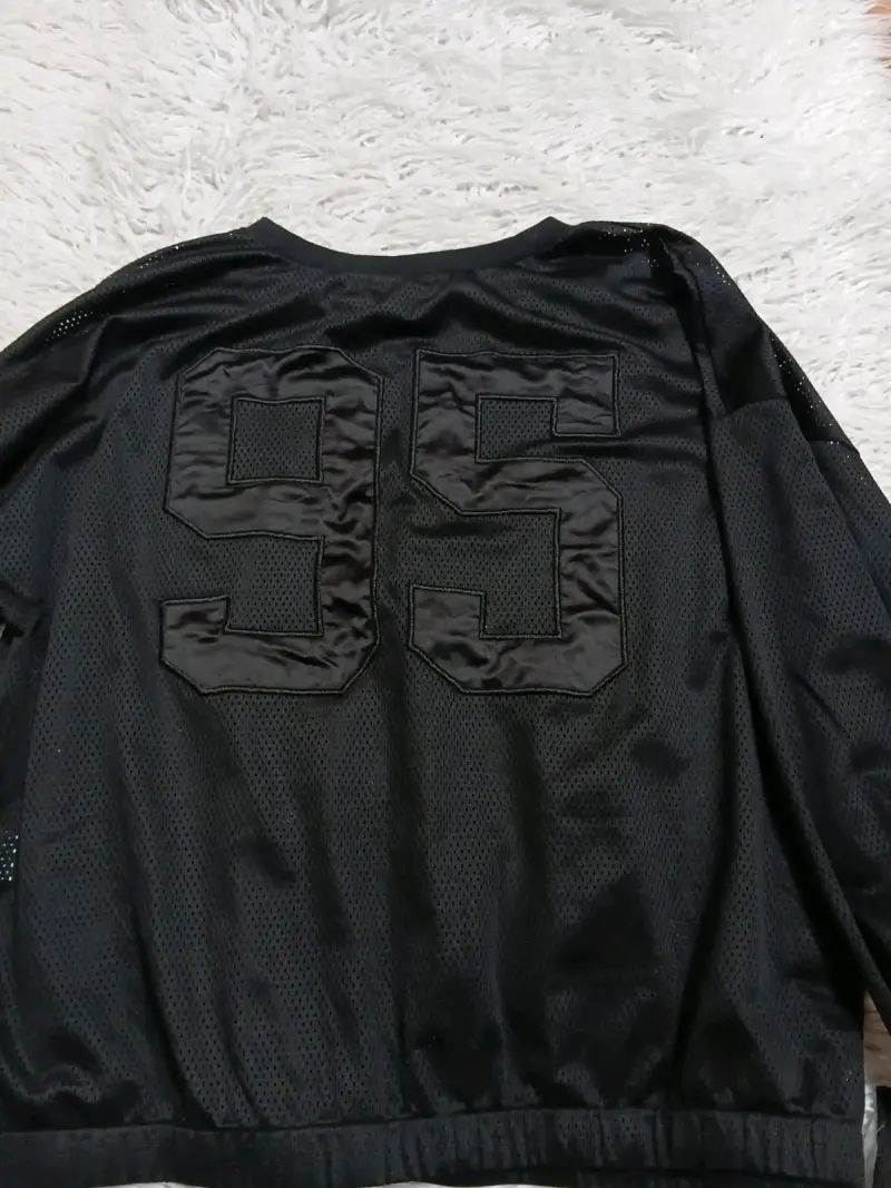 Polera deportiva negra Forever 21 con estampado - 3