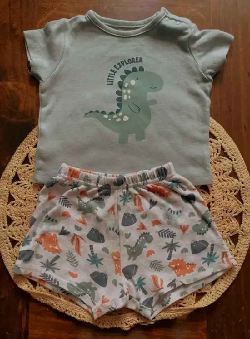 Conjunto de ropa infantil con estampados divertidos - 3
