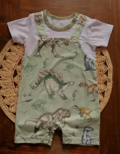 Conjunto de ropa infantil con estampados divertidos - miniatura 4