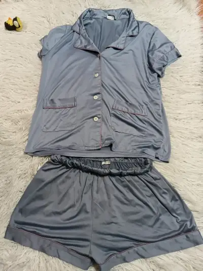Pijama de satén azul para mujer - miniatura 1
