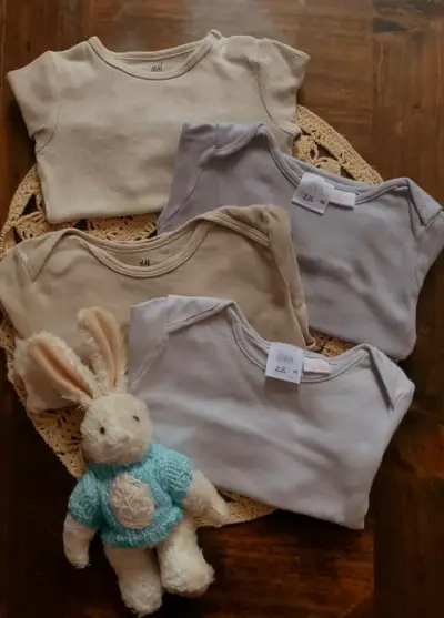 Lote de bodies para bebé Zara y H&M 0-12 meses - miniatura 3