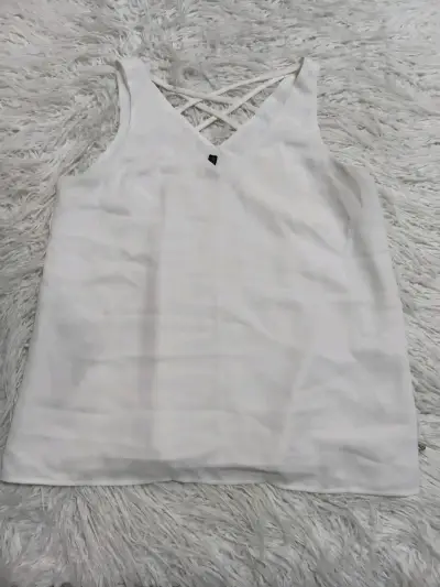 Blusa blanca sin mangas con tirantes cruzados - miniatura 1