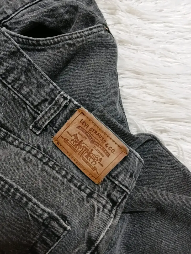 Jeans Levi's gris para hombre en buen estado - 2