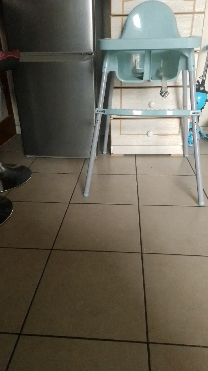 Silla alta para bebé color celeste