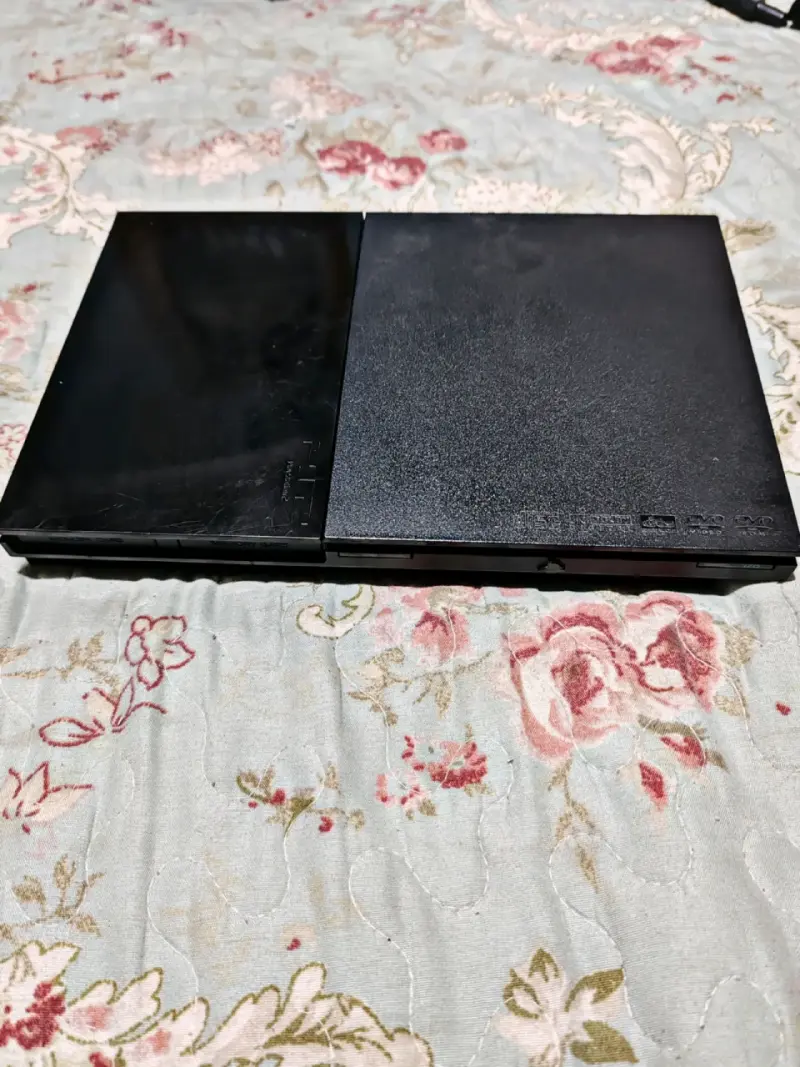 Consola PlayStation 2 Slim con control y cables - 2