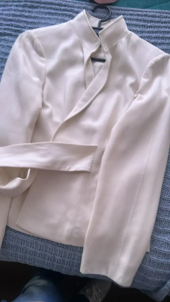 Blazer de mujer beige y rosa con cinturón - 2