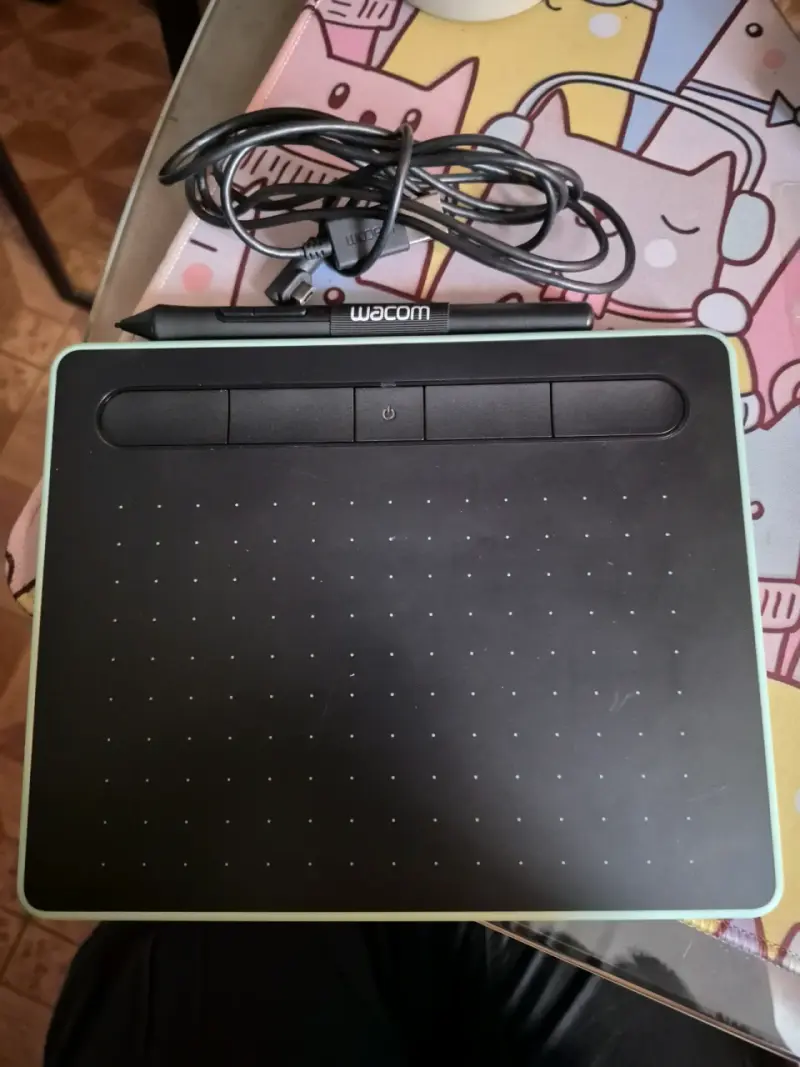 Tableta gráfica Wacom con lápiz y cable