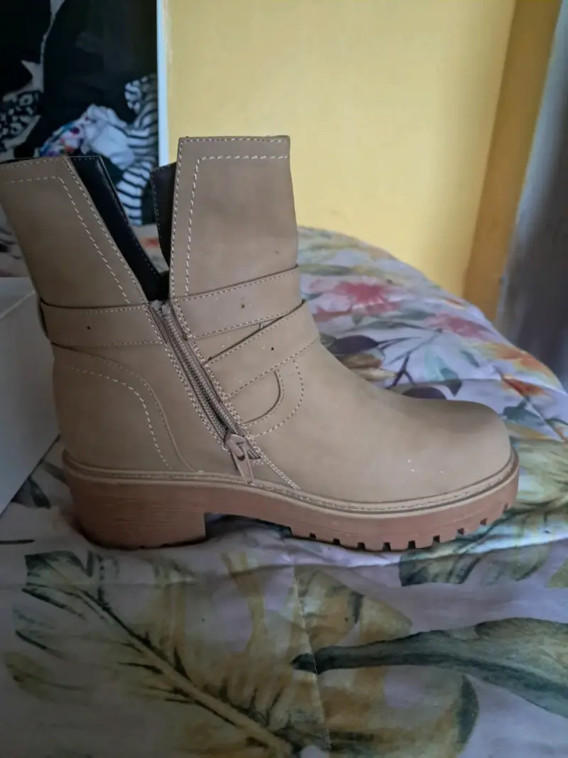 Botines de cuero beige con cierre lateral - 1