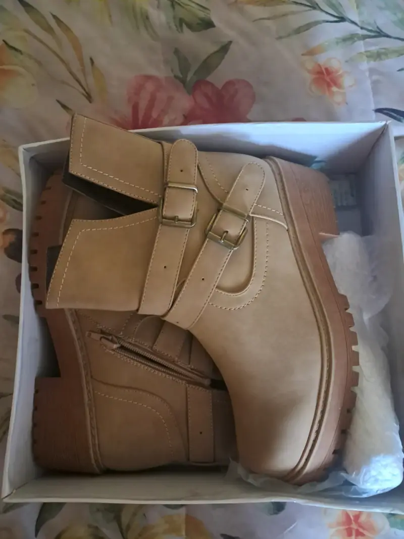Botines de cuero beige con cierre lateral - 2