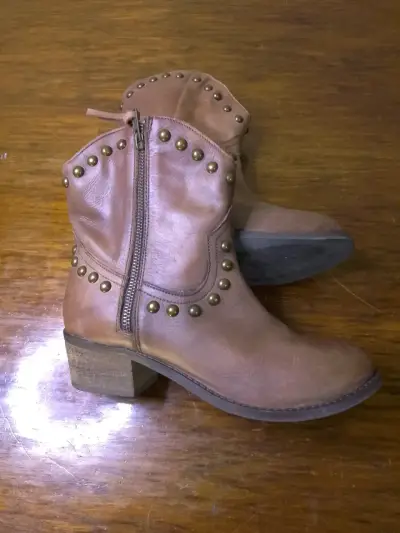 Botines de cuero marrón con tachas - miniatura 1