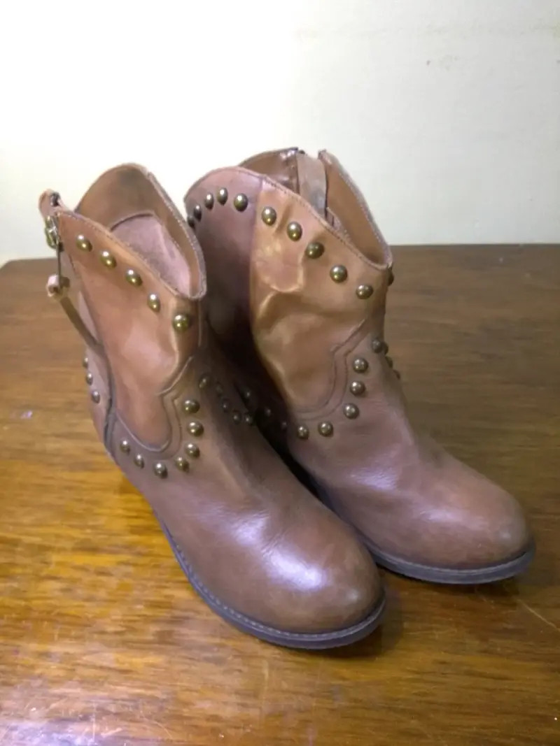 Botines de cuero marrón con tachas - 2