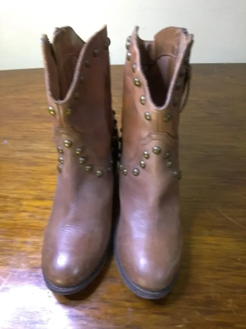 Botines de cuero marrón con tachas - 4
