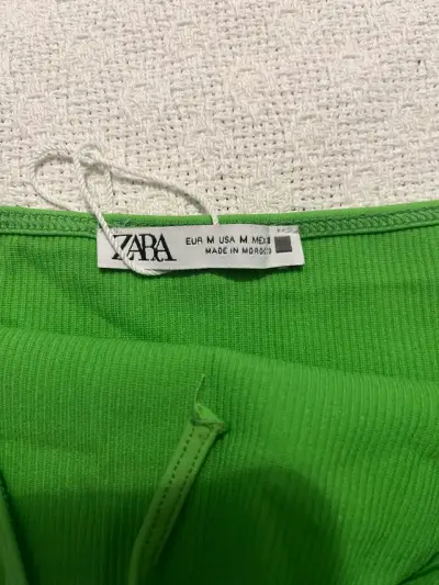 Top verde halter de Zara para mujer - miniatura 3