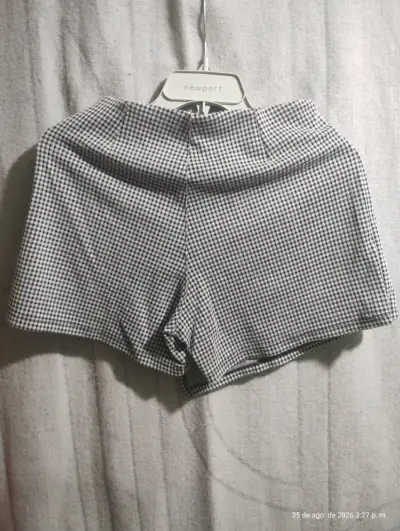 Shorts de cuadros blanco y negro para mujer - miniatura 2