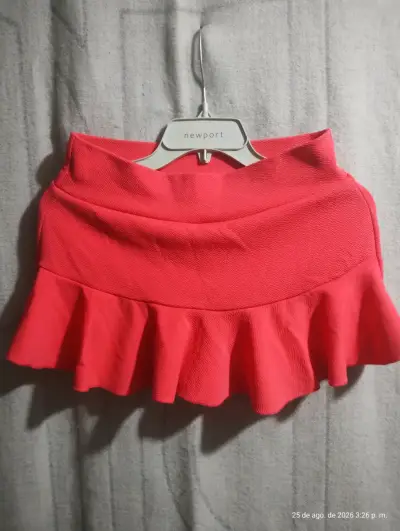 Falda corta roja con volantes para mujer - miniatura 1
