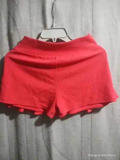 Falda corta roja con volantes para mujer - miniatura 2