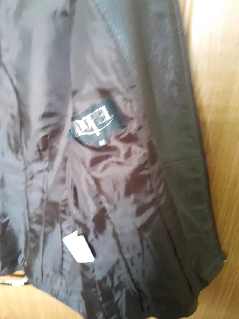 Chaqueta de cuero negra con ojales - 2