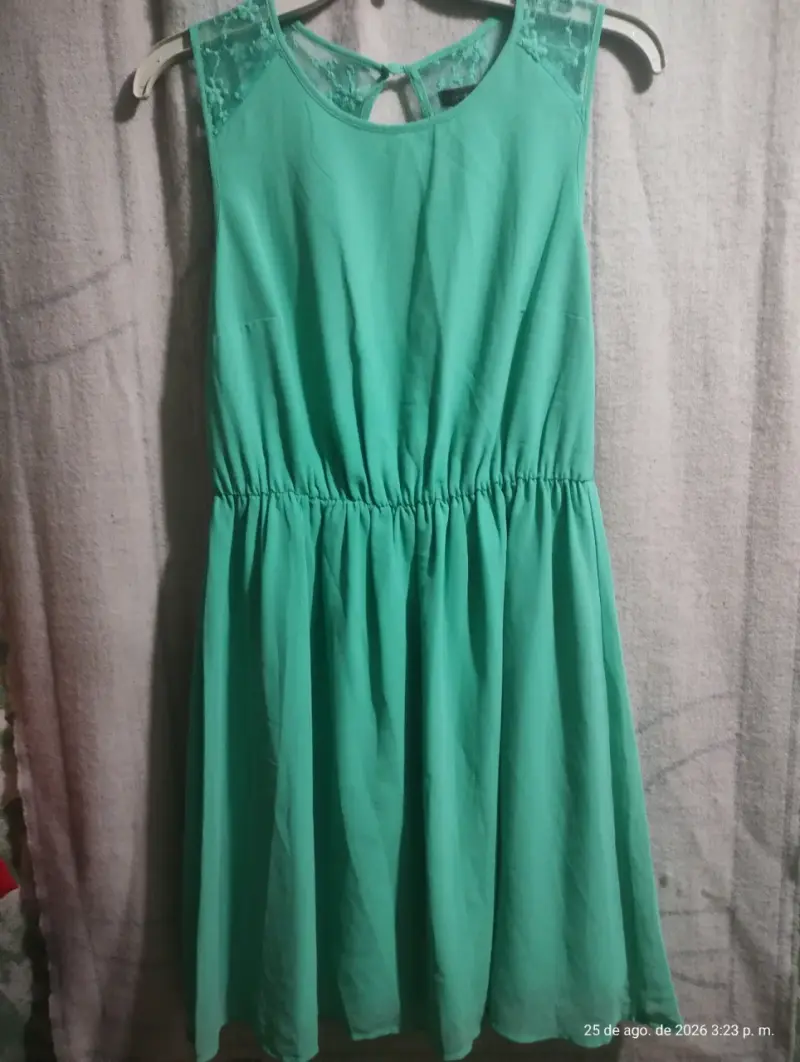 Vestido verde con encaje para mujer - 1