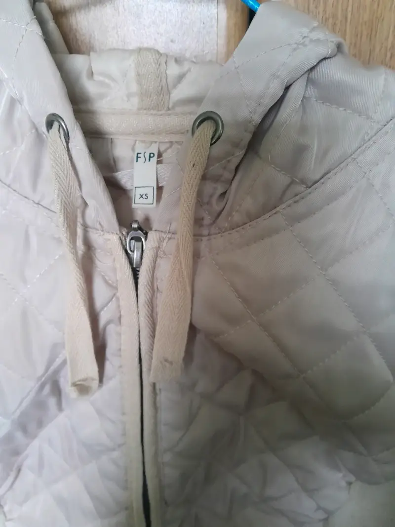 Chaqueta acolchada con capucha beige talla XS - 3
