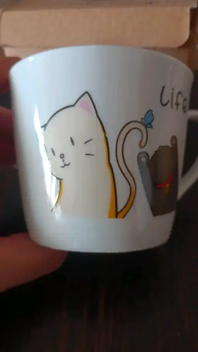 Taza de cerámica con diseño de gatos - miniatura 1