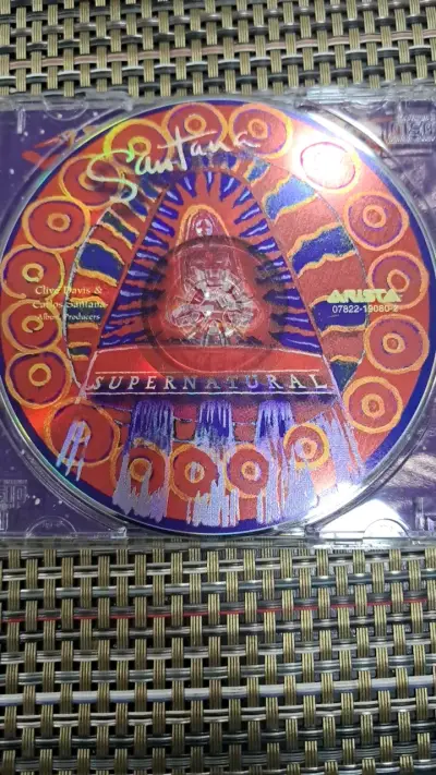 CD Santana Supernatural en buen estado - miniatura 3