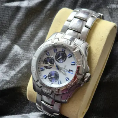 Reloj de pulsera de acero inoxidable - miniatura 1