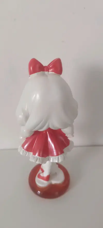 Figura coleccionable Dress Up Party con lazo rojo - miniatura 2