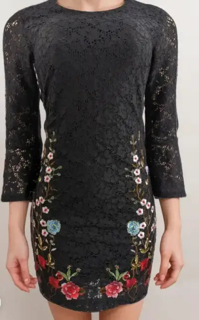Vestido de encaje negro con bordado floral - miniatura 1