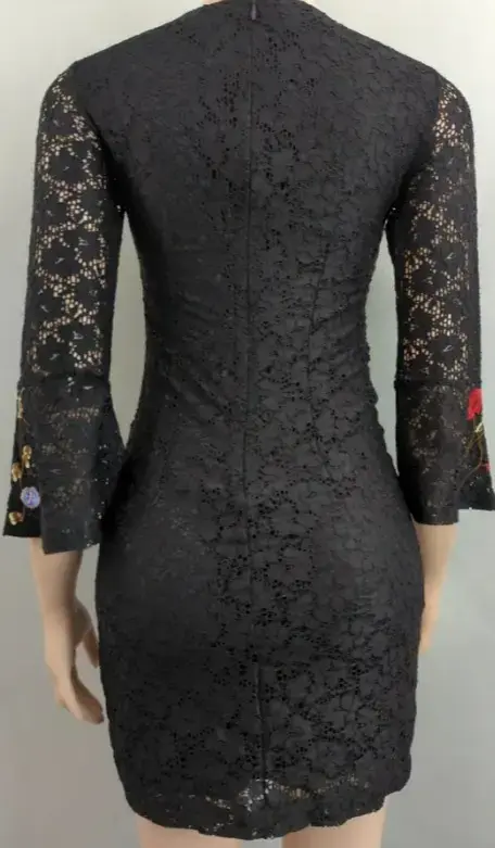 Vestido de encaje negro con bordado floral - 2