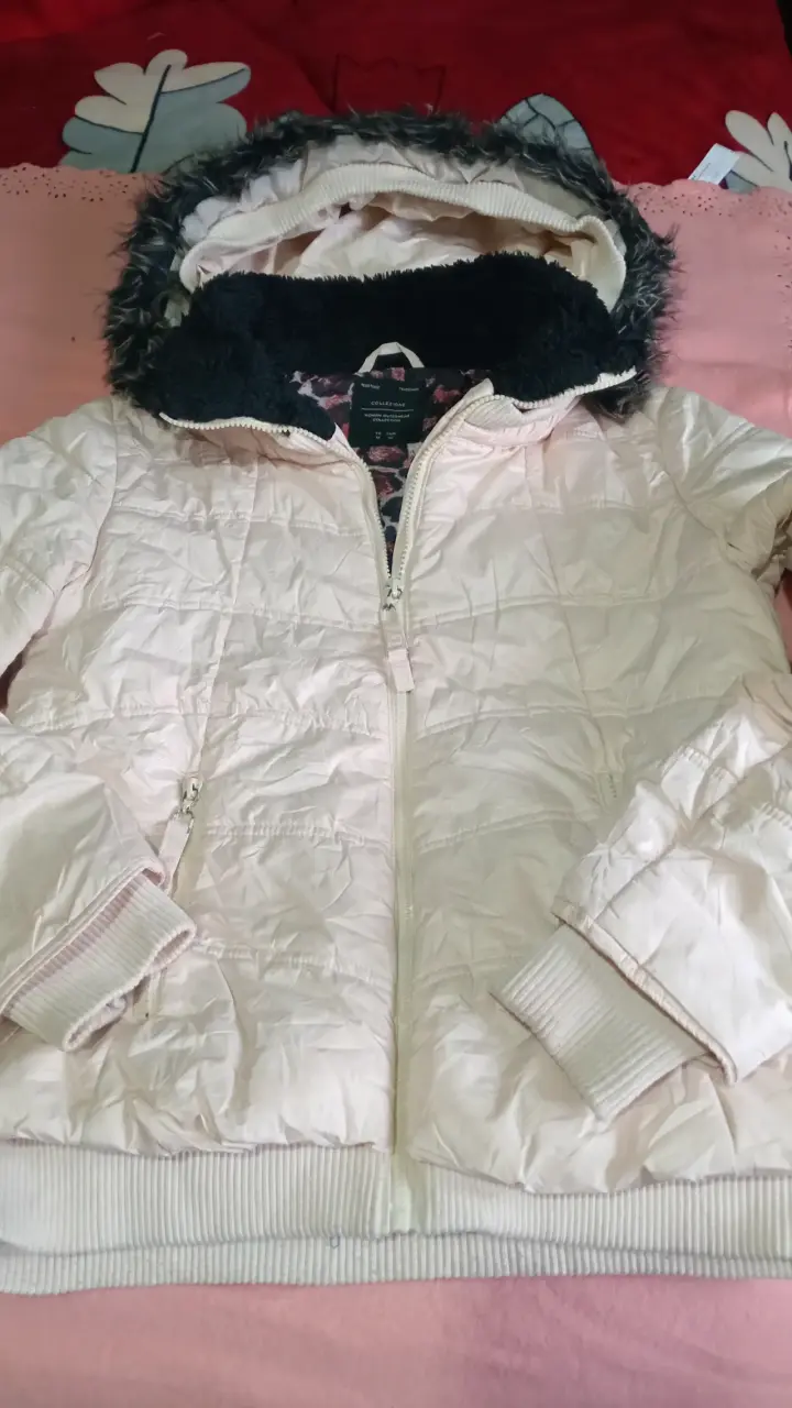 Chaqueta de mujer beige con capucha de piel - 1